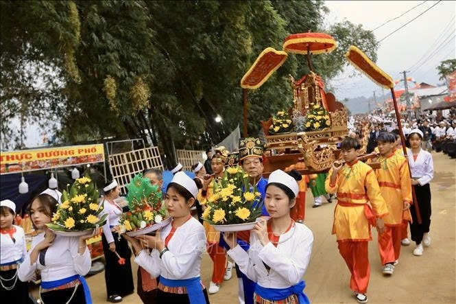 Đoàn rước kiệu tại lễ hội Khai hạ. Ảnh: Ảnh: Trọng Đạt/TTXVN Đoàn rước kiệu tại lễ hội Khai hạ. Ảnh: Ảnh: Trọng Đạt/TTXVN