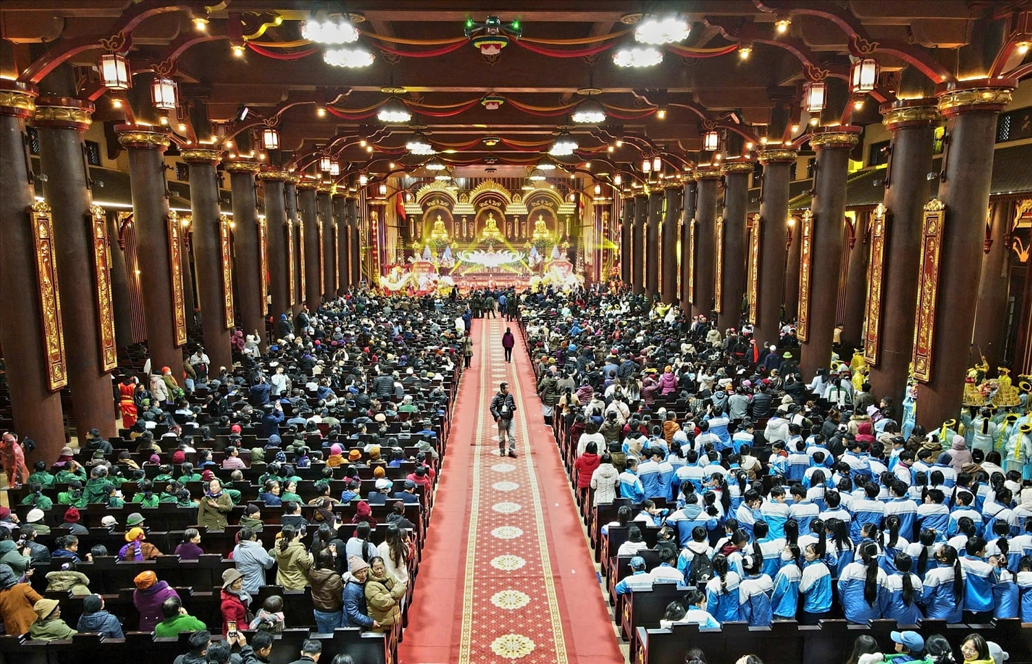 Lễ khai hội xuân Yên Tử 2025 thu hút hàng nghìn Phật tử, nhân dân tham gia Lễ khai hội xuân Yên Tử 2025 thu hút hàng nghìn Phật tử, nhân dân tham gia