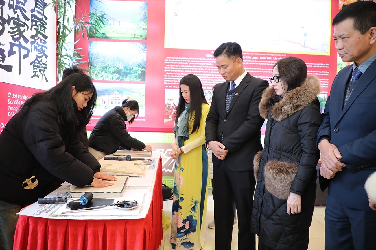 Không gian trải nghiệm in dập mộc bản liên quan đến Phật giáo Không gian trải nghiệm in dập mộc bản liên quan đến Phật giáo
