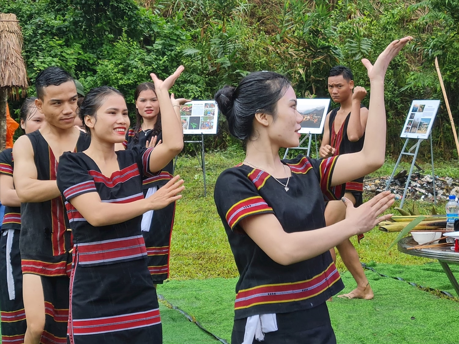 Khai thác các nét đẹp văn hóa truyền thống của đồng bào các DTTS là một thế mạnh để phát triển du lịch