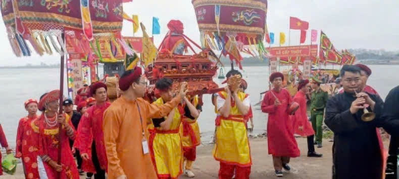 Lễ tế mở cửa đền Trần Thái Bình, lễ rước nước kỷ lục hàng nghìn người 