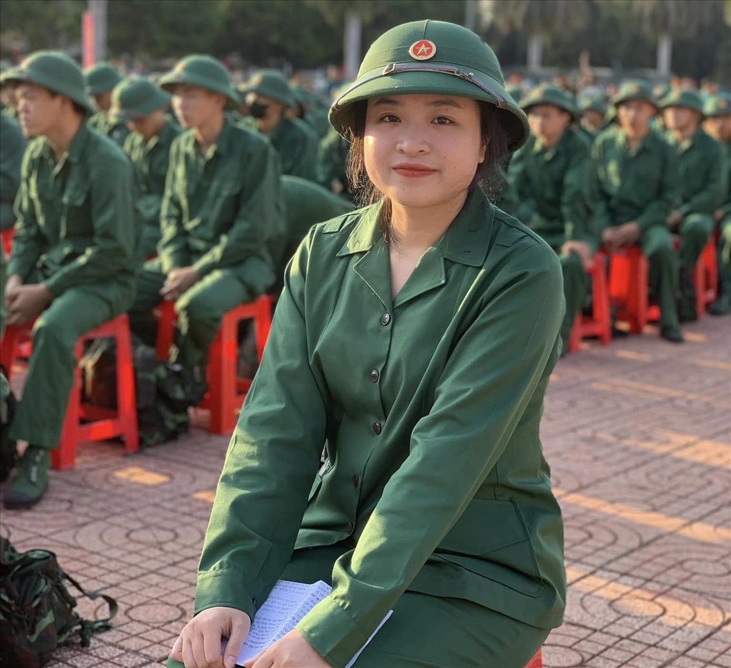 Nữ tân binh Đỗ Thị Thu Hiền hồ hởi trong ngày ra quân Nữ tân binh Đỗ Thị Thu Hiền hồ hởi trong ngày ra quân