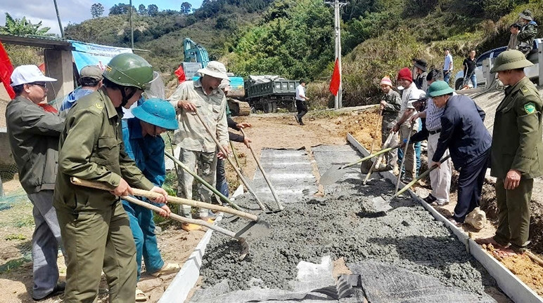Kon Tum: Khởi công làm đường giao thông đến ngôi làng khó khăn nhất huyện Đăk Glei 