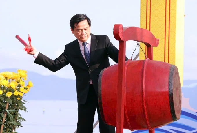 Đánh trống khai mạc Lễ hội Cầu ngư truyền thống quận Thanh Khê năm 2025. Ảnh: Trần Lê Lâm – TTXVN Đánh trống khai mạc Lễ hội Cầu ngư truyền thống quận Thanh Khê năm 2025. Ảnh: Trần Lê Lâm – TTXVN