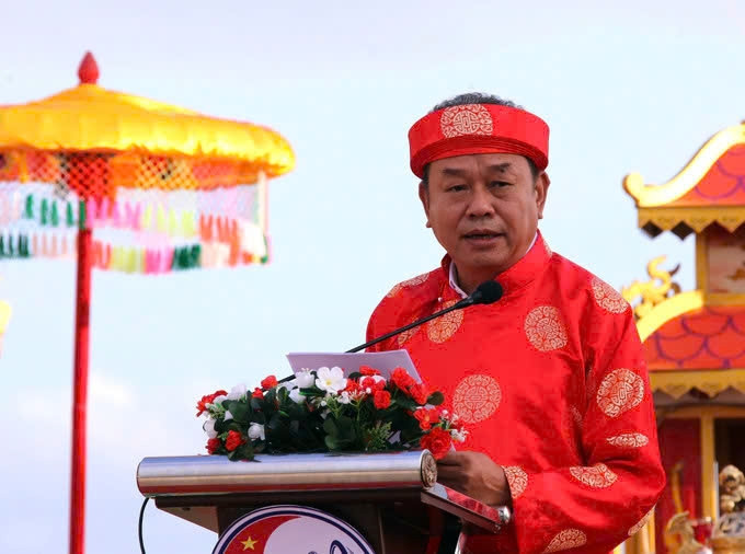 Ông Đỗ Nguyên Ngọc, Phó Chủ tịch UBND quận Thanh Khê (Đà Nẵng), Trưởng Ban Tổ chức phát biểu khai mạc lễ hội. Ảnh: Trần Lê Lâm – TTXVN Ông Đỗ Nguyên Ngọc, Phó Chủ tịch UBND quận Thanh Khê (Đà Nẵng), Trưởng Ban Tổ chức phát biểu khai mạc lễ hội. Ảnh: Trần Lê Lâm – TTXVN