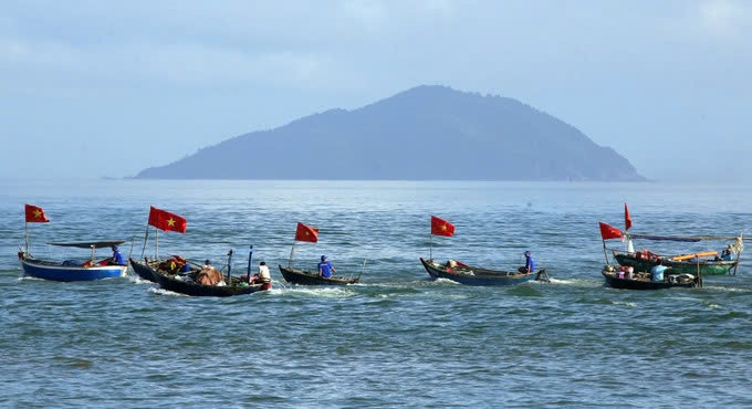 Thuyền thúng của ngư dân tham gia diễu hành tại Lễ hội Cầu ngư truyền thống quận Thanh Khê năm 2025. Ảnh: Trần Lê Lâm – TTXVN Thuyền thúng của ngư dân tham gia diễu hành tại Lễ hội Cầu ngư truyền thống quận Thanh Khê năm 2025. Ảnh: Trần Lê Lâm – TTXVN
