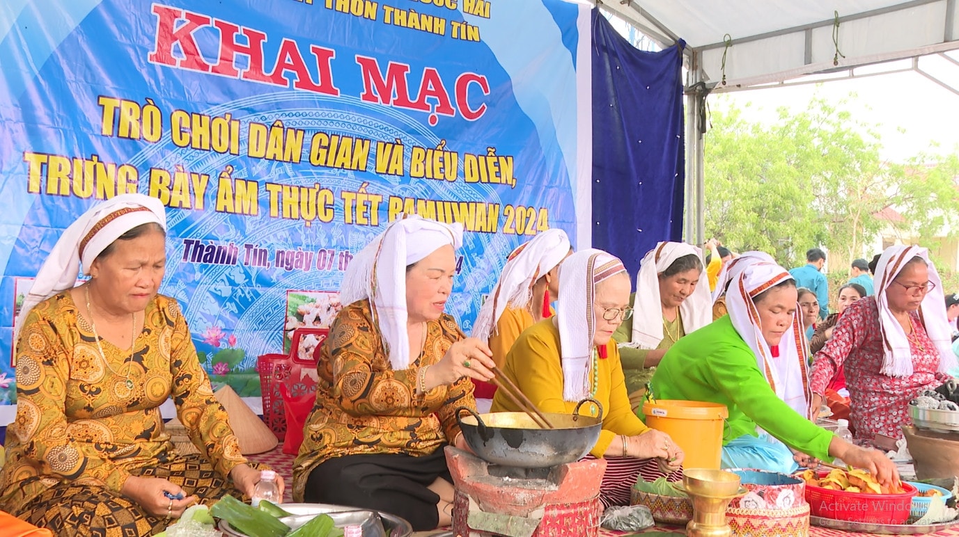 Hội thi làm các loại bánh truyền thống đón Tết Ramưwan năm 2024 của đồng bào Chăm ở xã Phước Hải, huyện Ninh Phước, Ninh Thuận. Hội thi làm các loại bánh truyền thống đón Tết Ramưwan năm 2024 của đồng bào Chăm ở xã Phước Hải, huyện Ninh Phước, Ninh Thuận.