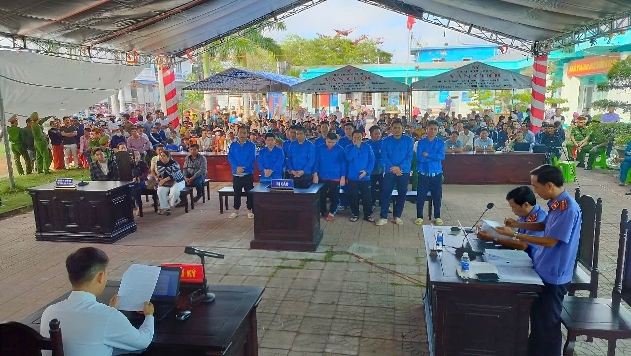 Phiên toàn lưu động TAND tỉnh Cà Mau xét xử các bị cáo tại huyện Ngọc Hiển, Cà Mau Phiên toàn lưu động TAND tỉnh Cà Mau xét xử các bị cáo tại huyện Ngọc Hiển, Cà Mau