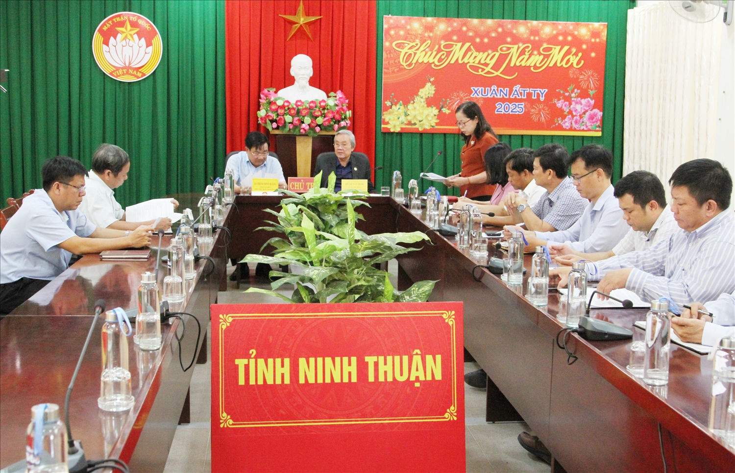 Các đại biểu tham dự cuộc họp triển khai Giải Golf Đầu Xuân ủng hộ Chương trình “Xóa nhà tạm, nhà dột nát” tỉnh Ninh Thuận năm 2025. Các đại biểu tham dự cuộc họp triển khai Giải Golf Đầu Xuân ủng hộ Chương trình “Xóa nhà tạm, nhà dột nát” tỉnh Ninh Thuận năm 2025.
