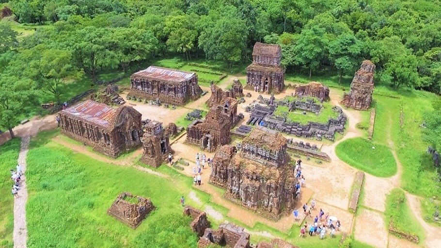 Khu di tích Thánh địa Mỹ Sơn nhìn từ trên cao Khu di tích Thánh địa Mỹ Sơn nhìn từ trên cao