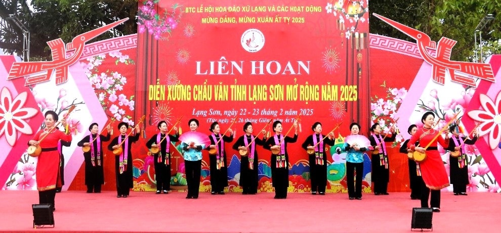 Tiết mục văn nghệ chào mừng khai mạc Liên hoan Tiết mục văn nghệ chào mừng khai mạc Liên hoan