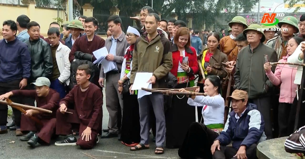 Bắn nỏ tại Ngày hội Bắn nỏ tại Ngày hội