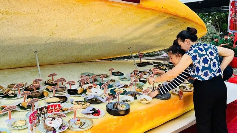 Gian hàng trưng bày bánh mì tại Lễ hội Bánh mì Việt Nam lần 2, năm 2024. Ảnh: TL Gian hàng trưng bày bánh mì tại Lễ hội Bánh mì Việt Nam lần 2, năm 2024. Ảnh: TL