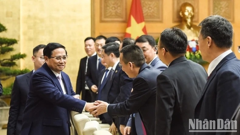 Thủ tướng Phạm Minh Chính bắt tay lãnh đạo các tập đoàn, doanh nghiệp lớn của Trung Quốc tham dự Tọa đàm (Ảnh: TRẦN HẢI) Thủ tướng Phạm Minh Chính bắt tay lãnh đạo các tập đoàn, doanh nghiệp lớn của Trung Quốc tham dự Tọa đàm (Ảnh: TRẦN HẢI)