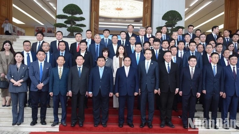 Thủ tướng Phạm Minh Chính và lãnh đạo các tập đoàn, doanh nghiệp Trung Quốc tham dự tọa đàm (Ảnh: TRẦN HẢI) Thủ tướng Phạm Minh Chính và lãnh đạo các tập đoàn, doanh nghiệp Trung Quốc tham dự tọa đàm (Ảnh: TRẦN HẢI)