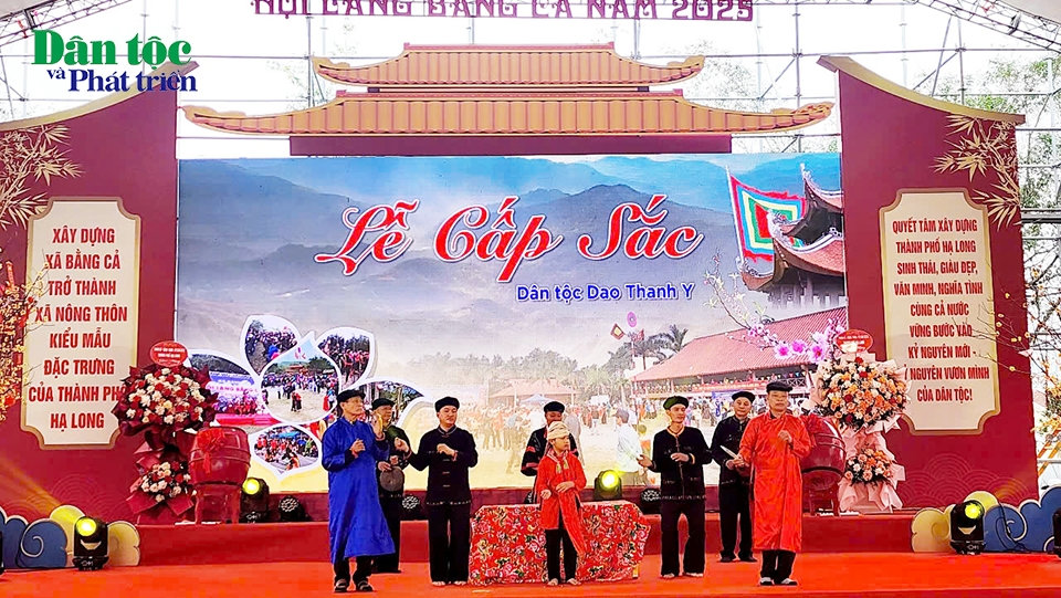 Lễ cấp sắc của người Dao Thanh Y