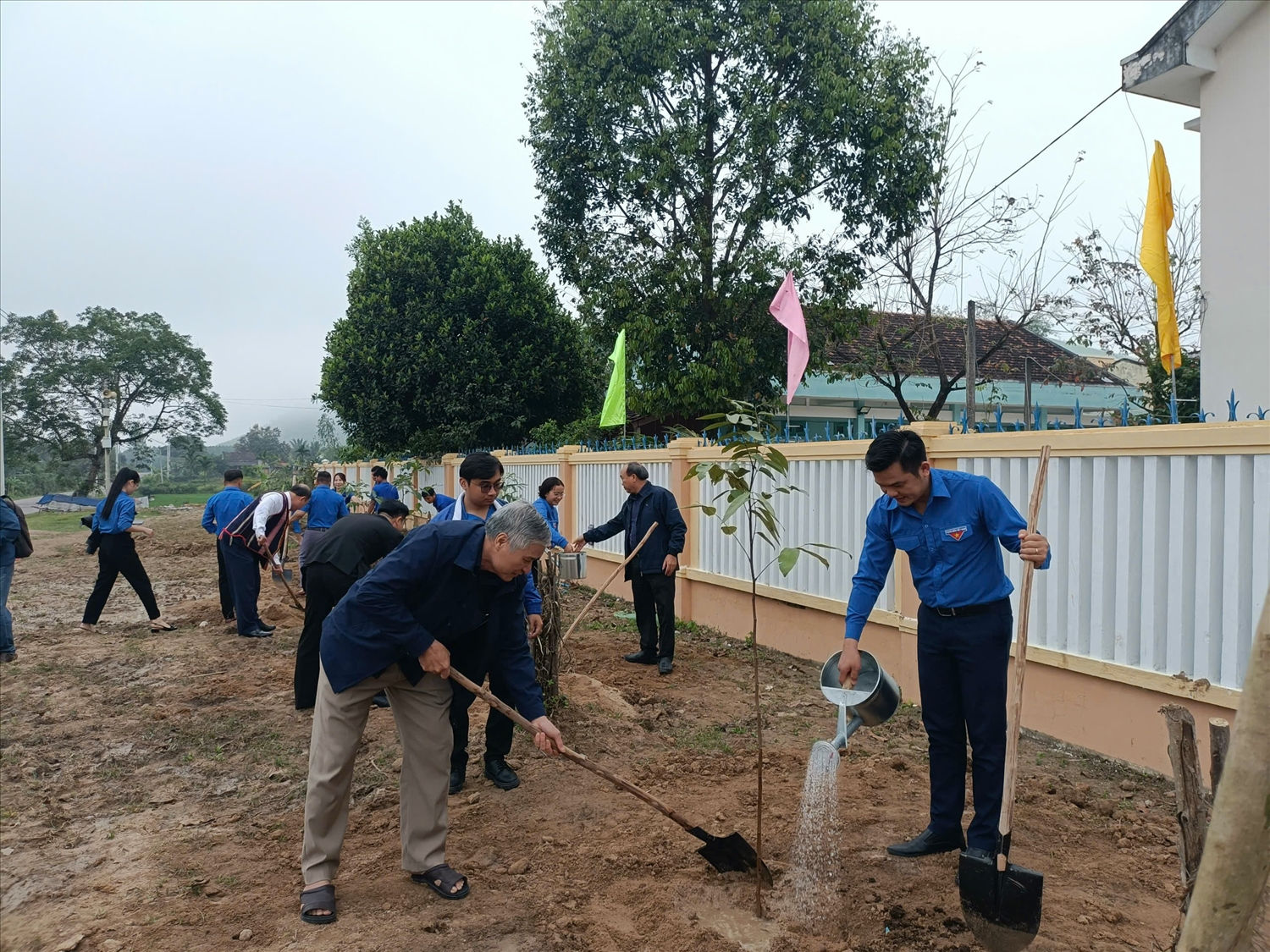 Thanh niên Bình Định xây dựng Vườn cây Thanh niên.