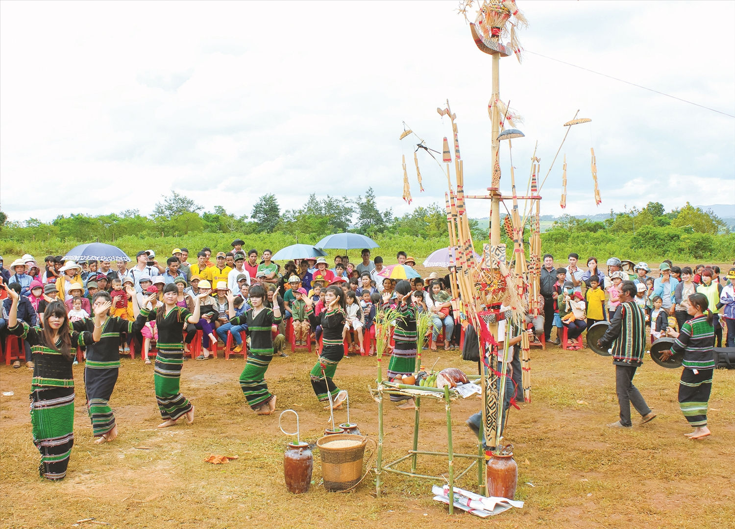 Lễ cúng lúa mới  của người Mnông.  Ảnh minh họa