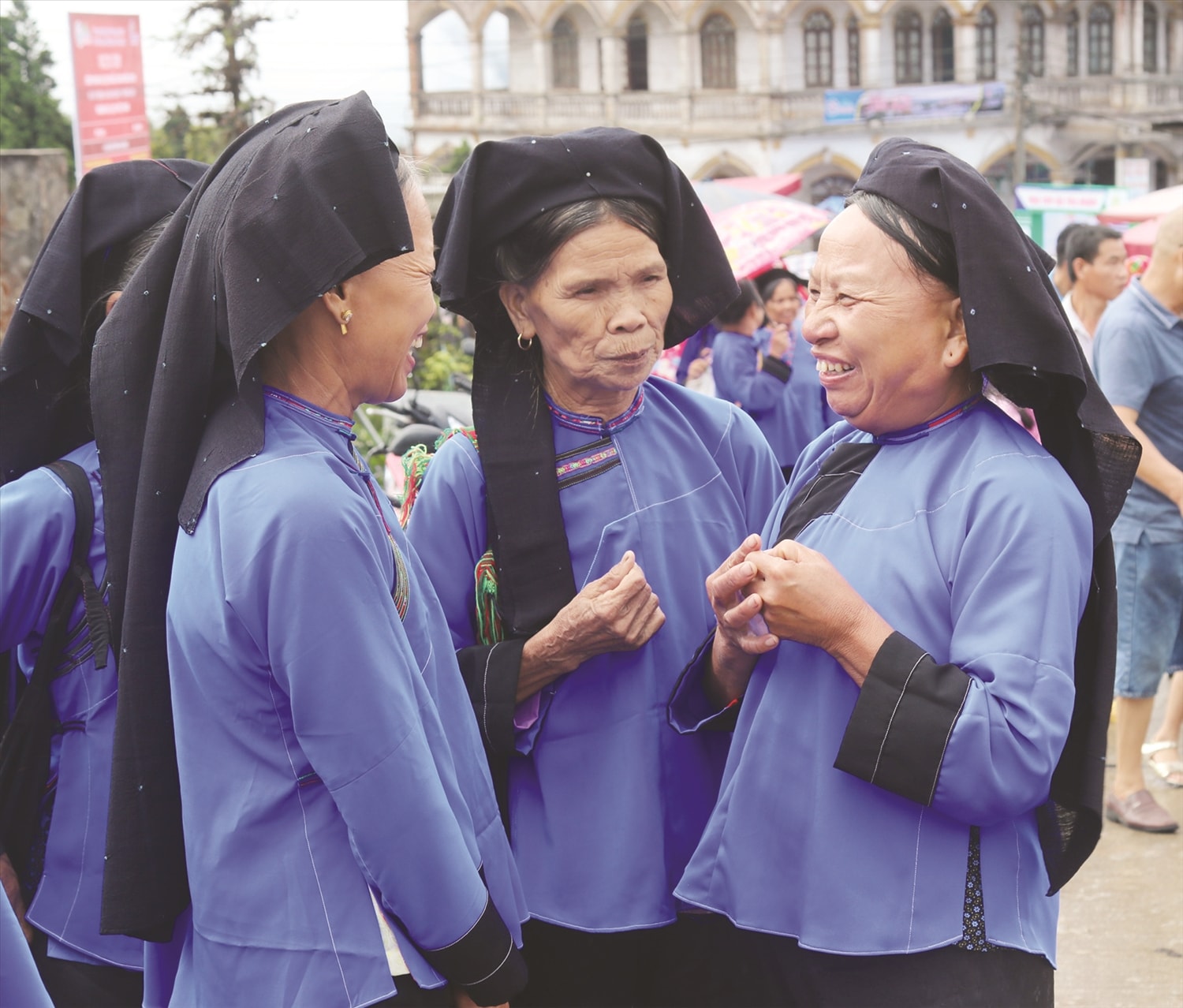 Chợ phiên - điểm đến hấp dẫn không thể thiếu cho những người  yêu văn hóa, khám phá và trải nghiệm du lịch ở vùng cao.
