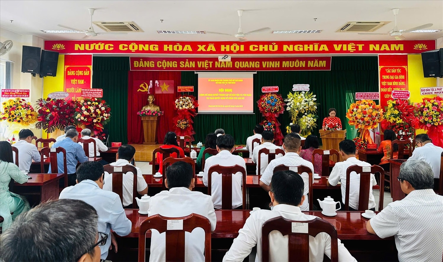 Quang cảnh hội nghị Quang cảnh hội nghị