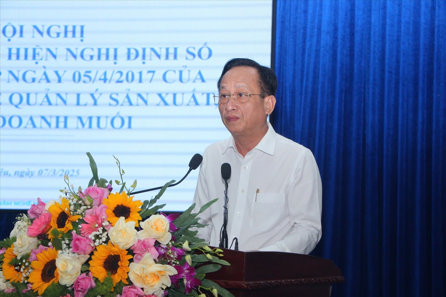 Ông Phạm Văn Thiều, Chủ tịch UBND tỉnh Bạc Liêu phát biểu tại hội nghị Ông Phạm Văn Thiều, Chủ tịch UBND tỉnh Bạc Liêu phát biểu tại hội nghị