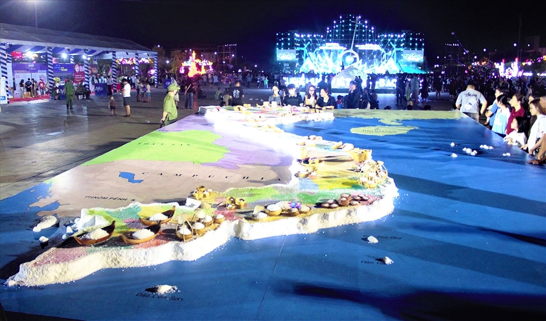Festival nghề Muối Việt Nam - Bạc Liêu năm 2025: Đa dạng không gian trưng bày, điểm nhấn với bản đồ Việt Nam làm từ 500kg muối 