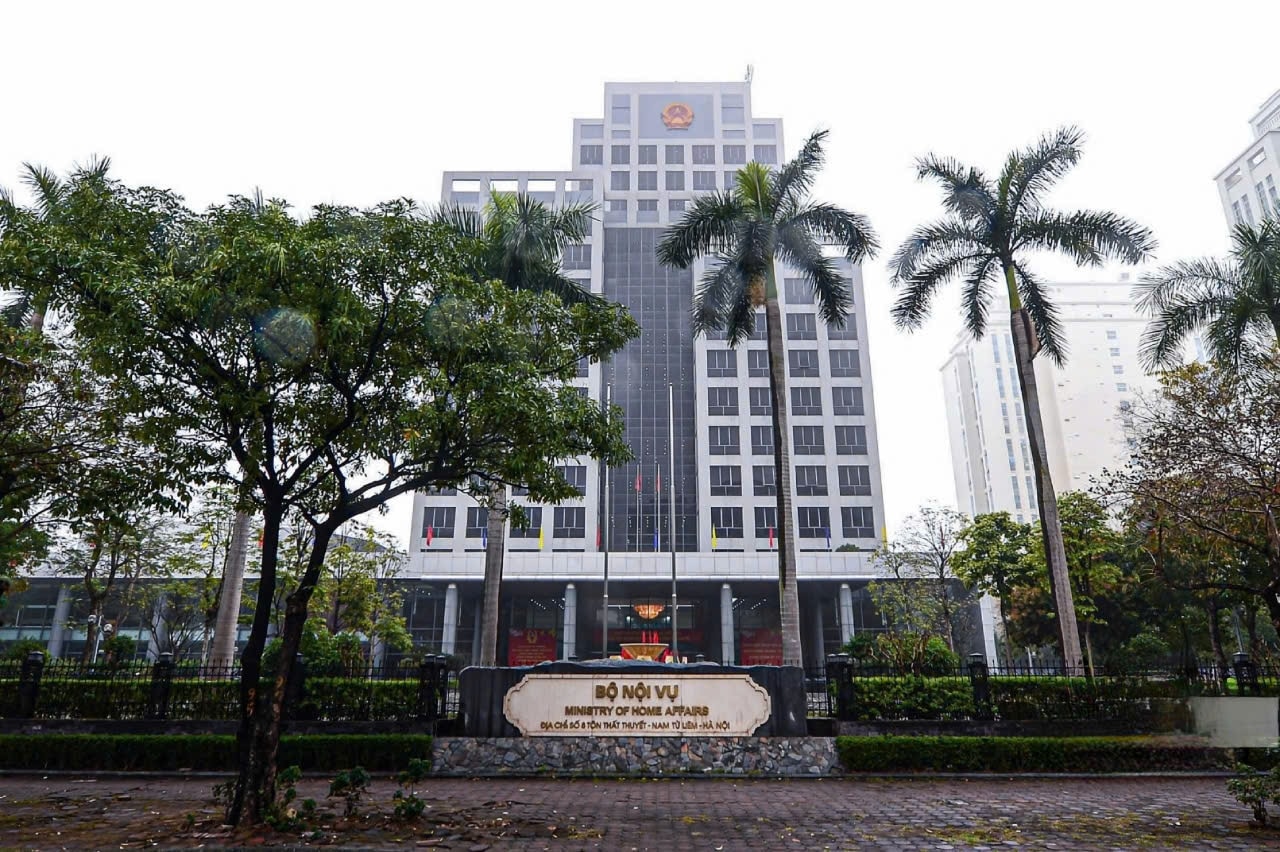 Bộ Nội vụ được thành lập trên cơ sở hợp nhất Bộ Nội vụ và Bộ Lao động, Thương binh và Xã hội. Sau khi hợp nhất, Bộ đã giảm 13 đầu mối so với ban đầu (hơn 37%), từ 35 xuống còn 22 đơn vị. Bộ Nội vụ do bà Phạm Thị Thanh Trà làm Bộ trưởng và có 7 Thứ trưởng.