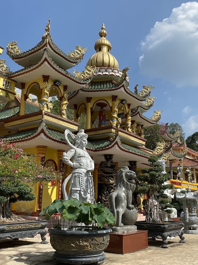 Chùa Thái Sơn Núi Cậu bên bờ hồ Dầu Tiếng, địa chỉ thu hút khách du lịch đến bình Dương Chùa Thái Sơn Núi Cậu bên bờ hồ Dầu Tiếng, địa chỉ thu hút khách du lịch đến bình Dương