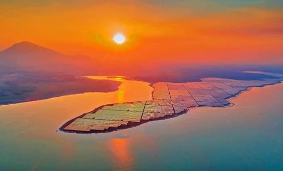 Bình minh trên hồ Dầu Tiếng Bình minh trên hồ Dầu Tiếng