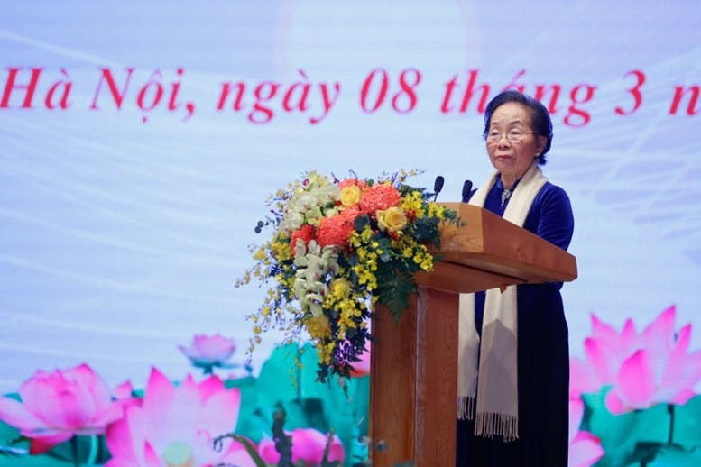 GS.TS Nguyễn Thị Doan, nguyên Phó Chủ tịch nước, Chủ tịch Hội Khuyến học Việt Nam, Chủ tịch Ủy ban Giải thưởng Kovalevskaia Việt Nam phát biểu tại buổi lễ GS.TS Nguyễn Thị Doan, nguyên Phó Chủ tịch nước, Chủ tịch Hội Khuyến học Việt Nam, Chủ tịch Ủy ban Giải thưởng Kovalevskaia Việt Nam phát biểu tại buổi lễ