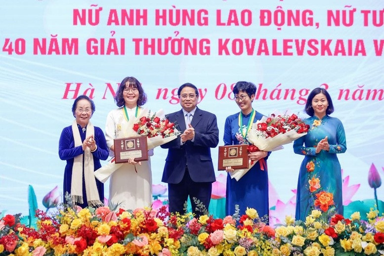 Thủ tướng gặp mặt các nữ Anh hùng, nữ tướng và trao Giải thưởng Kovalevskaia năm 2024
