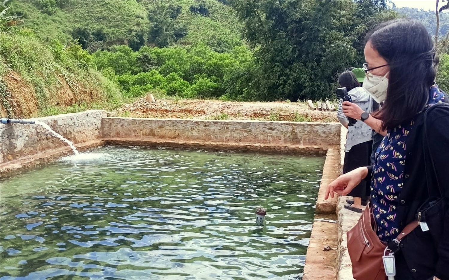 Mô hình nuôi cá tầm của gia đình anh Hồ Thanh Phương ở xã Hồng Kim. Mô hình nuôi cá tầm của gia đình anh Hồ Thanh Phương ở xã Hồng Kim.