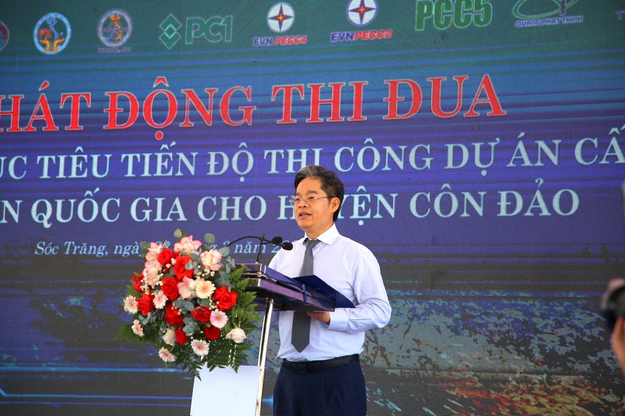 Ông Nguyễn Tài Anh, Phó Tổng Giám Đốc EVN phát biểu tại buổi lễ Ông Nguyễn Tài Anh, Phó Tổng Giám Đốc EVN phát biểu tại buổi lễ