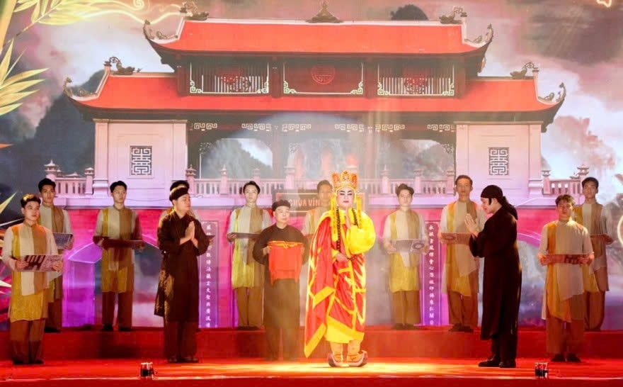 Chương trình nghệ thuật tại lễ khai hội - Ảnh: Thu Thủy Chương trình nghệ thuật tại lễ khai hội - Ảnh: Thu Thủy