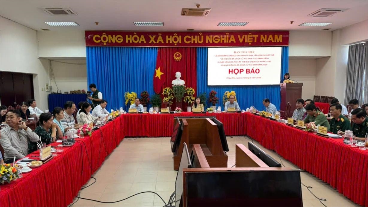 UBND tỉnh An Giang tổ chức họp báo thông tin về việc tổ chức Lễ đón bằng UNESCO ghi danh Di sản Văn hóa phi vật thể Lễ hội Vía Bà Chúa Xứ núi Sam UBND tỉnh An Giang tổ chức họp báo thông tin về việc tổ chức Lễ đón bằng UNESCO ghi danh Di sản Văn hóa phi vật thể Lễ hội Vía Bà Chúa Xứ núi Sam