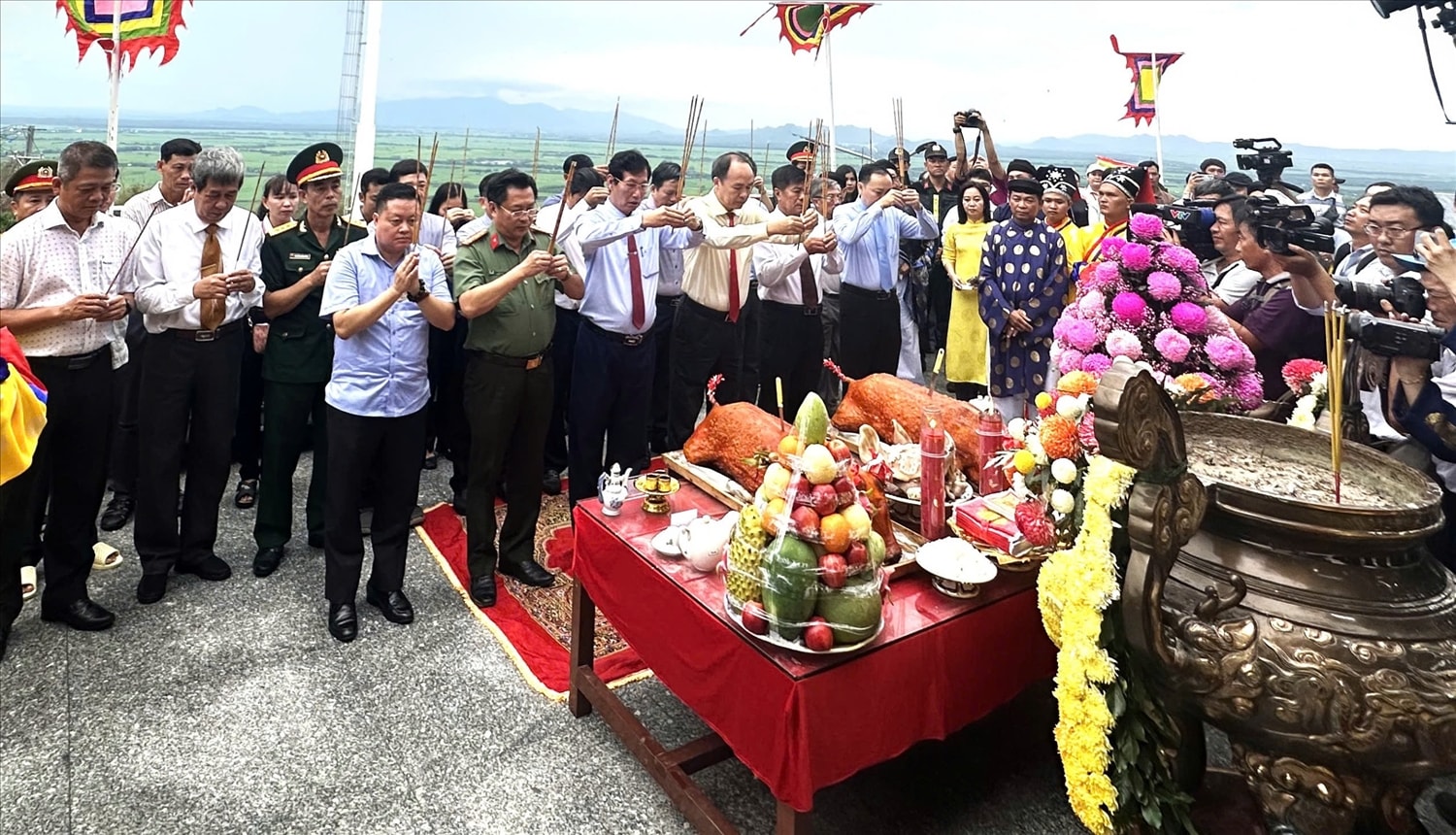 Lễ hội Vía Bà Chúa Xứ Núi Sam mang đậm bản sắc văn hóa của cư dân vùng Tây Nam Bộ Lễ hội Vía Bà Chúa Xứ Núi Sam mang đậm bản sắc văn hóa của cư dân vùng Tây Nam Bộ