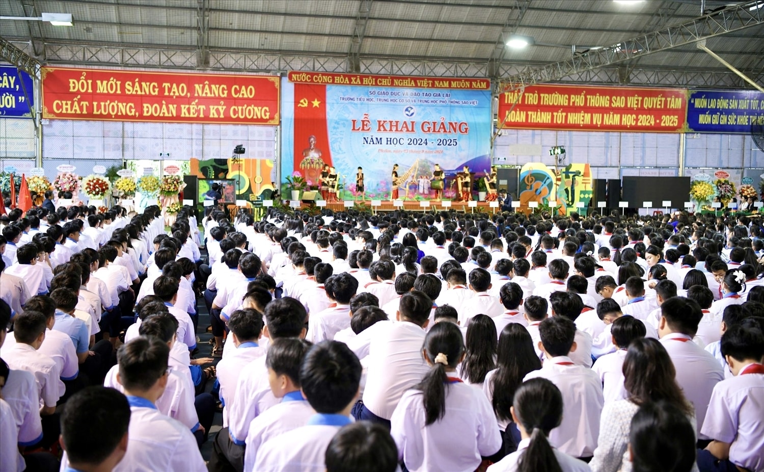 Năm học 2024 - 2025, Trường Tiểu học, THCS và THPT Sao Việt có hơn 1.000 học sinh, trong đó có nhiều học sinh theo học lớp bán trú, nội trú