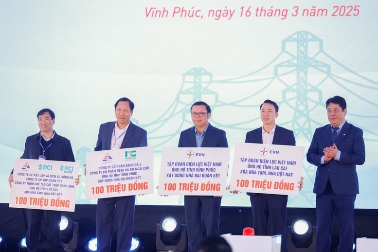 EVN ủng hộ kinh phí cho các huyện của tỉnh Vĩnh phúc phong trào xoá nhà tạm - Ảnh: VGP/Nhật Bắc EVN ủng hộ kinh phí cho các huyện của tỉnh Vĩnh phúc phong trào xoá nhà tạm - Ảnh: VGP/Nhật Bắc