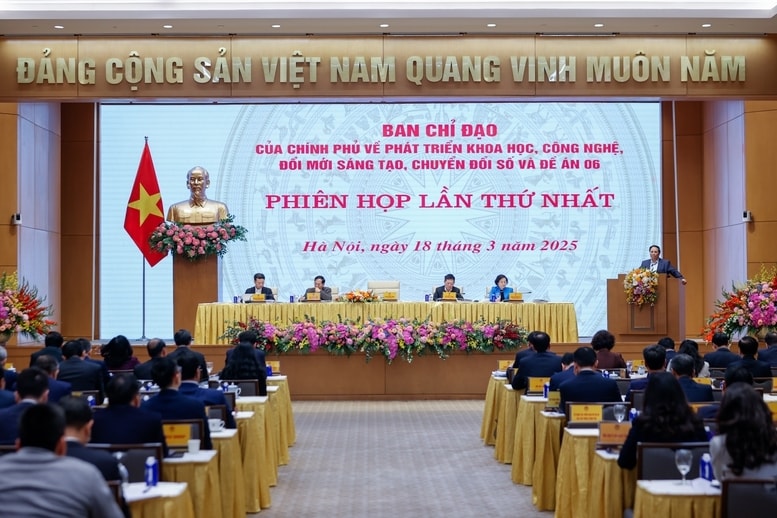 Thủ tướng biểu dương những nỗ lực, cố gắng và kết quả đạt được của các bộ, ngành, địa phương,... - Ảnh: VGP/Nhật Bắc Thủ tướng biểu dương những nỗ lực, cố gắng và kết quả đạt được của các bộ, ngành, địa phương,... - Ảnh: VGP/Nhật Bắc