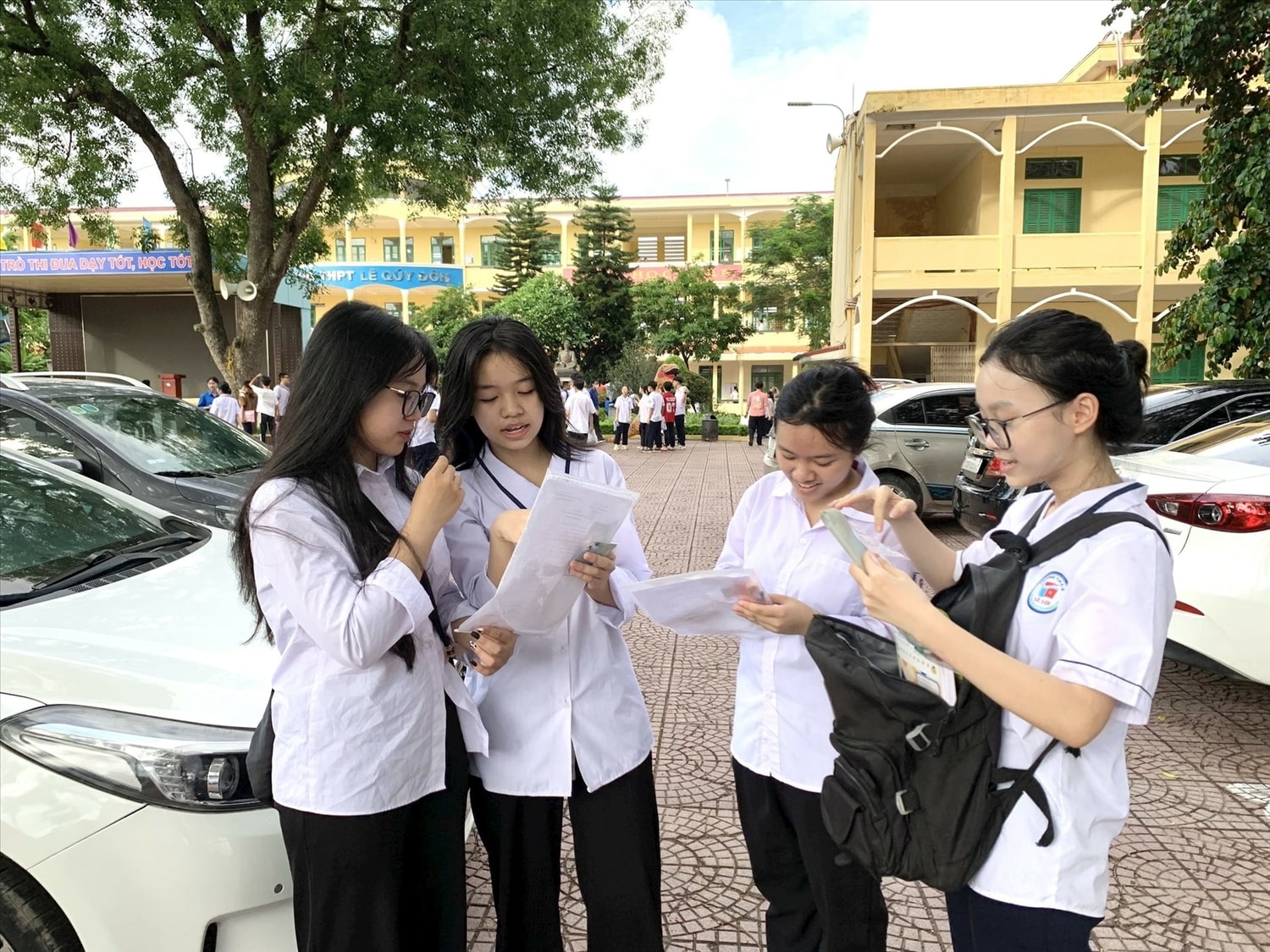 Hiện đã có 4 địa phương gửi kiến nghị đến Bộ GD&ĐT đề xuất đẩy sớm kỳ thi tốt nghiệp. Hiện đã có 4 địa phương gửi kiến nghị đến Bộ GD&ĐT đề xuất đẩy sớm kỳ thi tốt nghiệp.