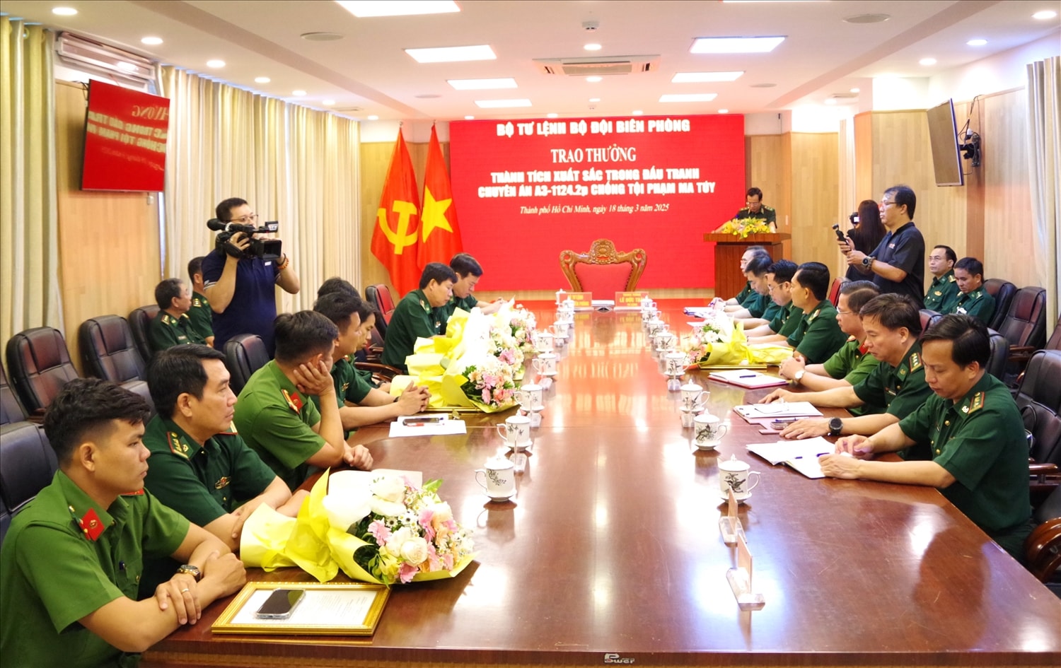 Đại diện các đơn vị tham gia hội nghị trao thưởng trong đấu tranh các chuyên án về ma tuý Đại diện các đơn vị tham gia hội nghị trao thưởng trong đấu tranh các chuyên án về ma tuý
