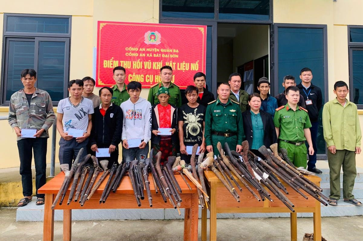 Nỗ lực thu hồi vũ khí, vật liệu nổ tàng trữ trái phép trên địa bàn huyện biên giới Quản Bạ 