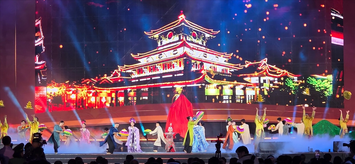 Một tiết mục văn nghệ tại buổi lễ Một tiết mục văn nghệ tại buổi lễ
