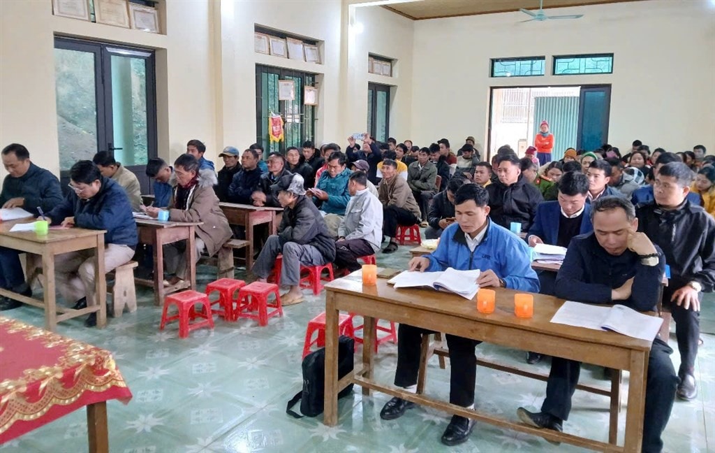 Bà con tham gia Lễ ra mắt mô hình tại bản Hín Phèn, xã Bảo Nam. Bà con tham gia Lễ ra mắt mô hình