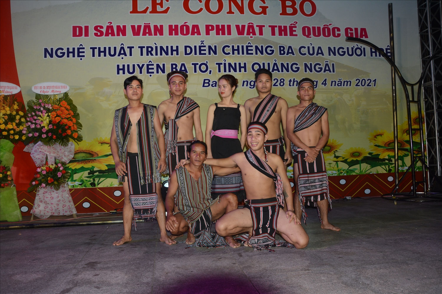 Đội cồng chiêng làng Teng Đội cồng chiêng làng Teng