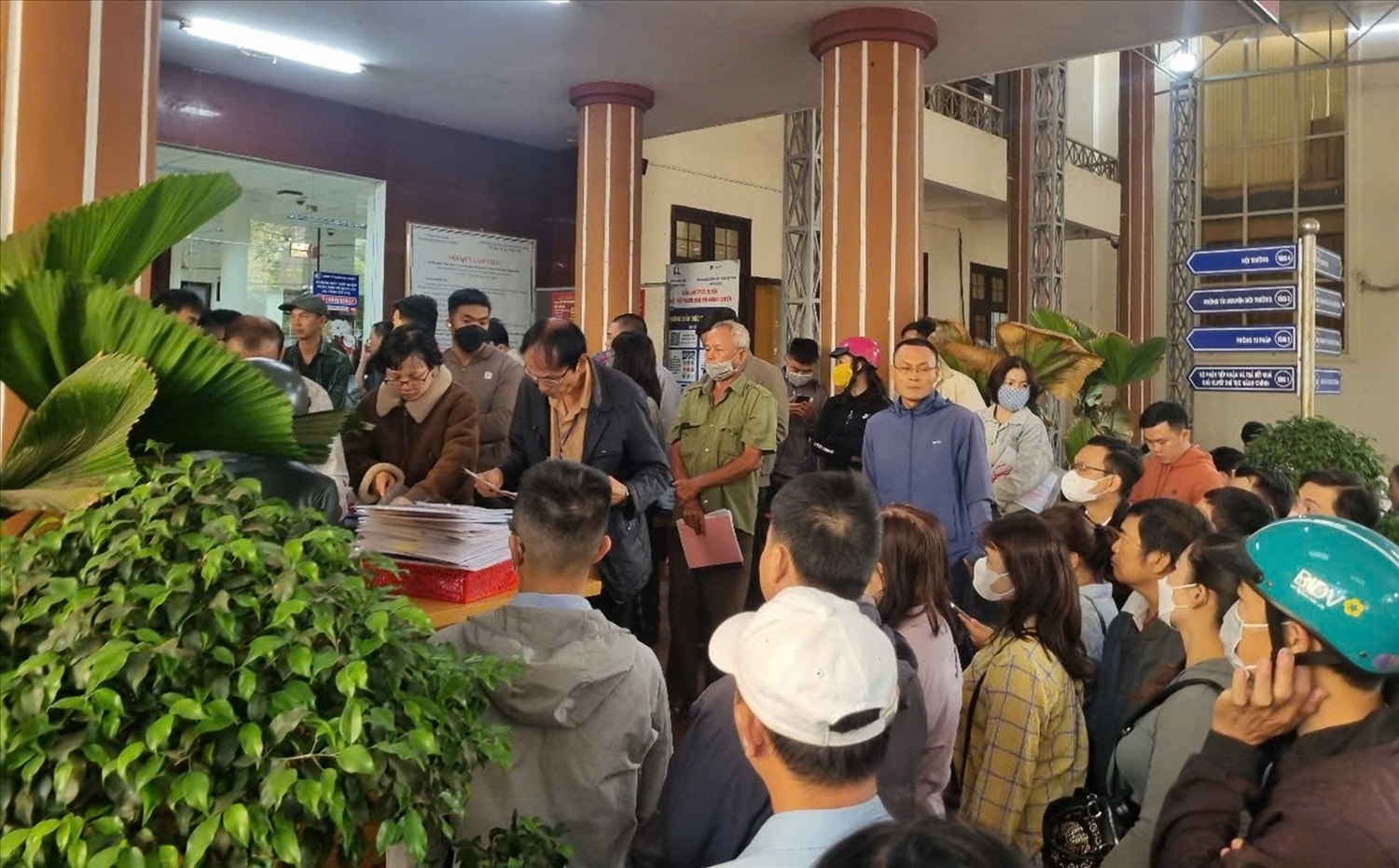 Một phần nguyên nhân khiến việc làm thủ tục hành chính về đất đai tăng do người dân lo lắng trước thông tin sát nhập đơn vị hành chính