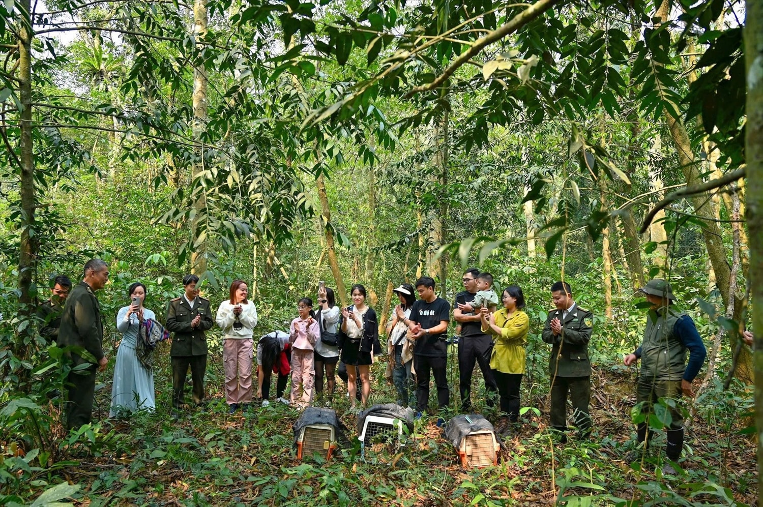 Đoàn khách du lịch đến từ Hà Nội tham gia tour “Về nhà” do VQG Cúc phương tổ chức. (Ảnh: VQG Cúc Phương) Đoàn khách du lịch đến từ Hà Nội tham gia tour “Về nhà” do VQG Cúc phương tổ chức. (Ảnh: VQG Cúc Phương)