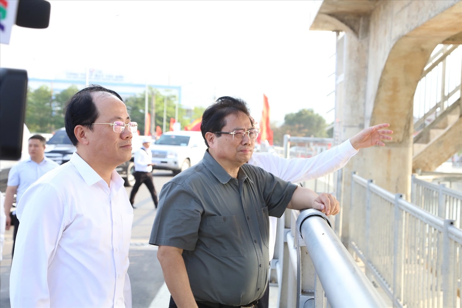 Thủ tướng Phạm Minh Chính tham quan công trình đập dâng Phú Phong. Thủ tướng Phạm Minh Chính tham quan công trình đập dâng Phú Phong.
