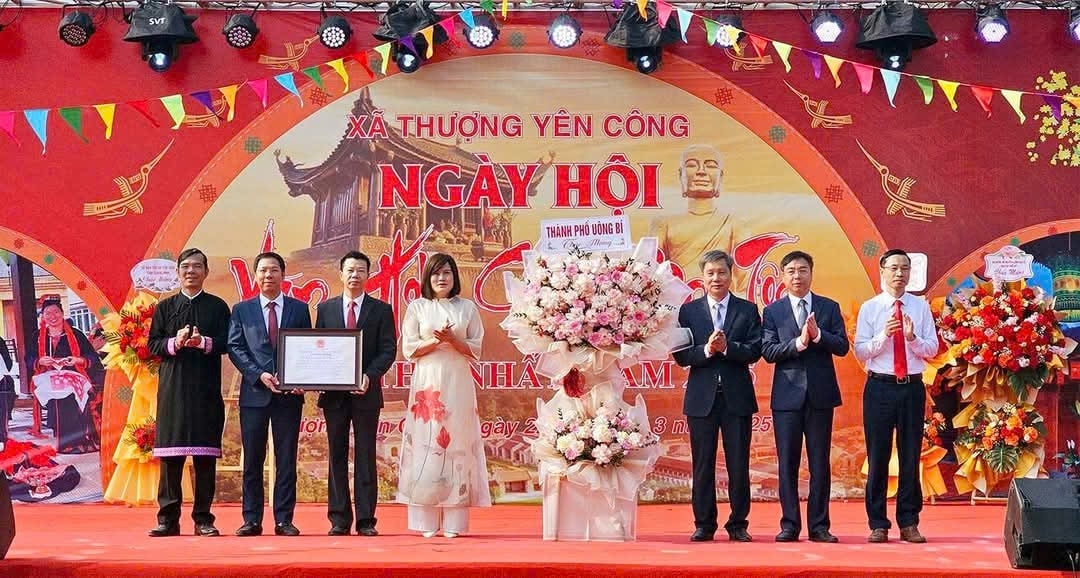 UBND thành phố Uông Bí trao Bằng chứng nhận của Bộ Văn hóa, Thể thao và Du lịch cho xã Thượng Yên Công để tiếp tục bảo tồn và phát huy các giá trị văn hóa UBND thành phố Uông Bí trao Bằng chứng nhận của Bộ Văn hóa, Thể thao và Du lịch cho xã Thượng Yên Công