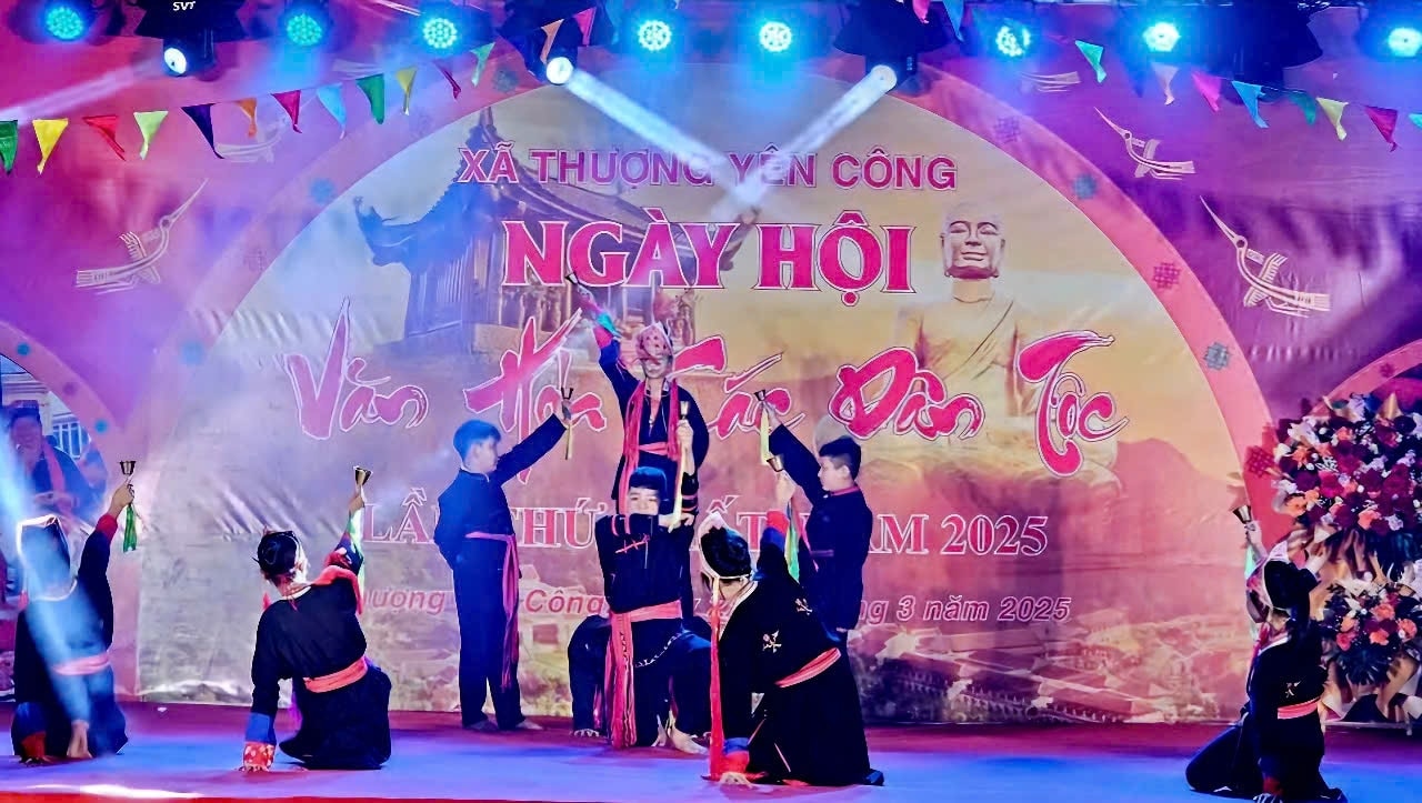 Nhiều tiết mục văn nghệ độc đáo diễn ra trong Ngày hội Nhiều tiết mục văn nghệ độc đáo diễn ra trong Ngày hội